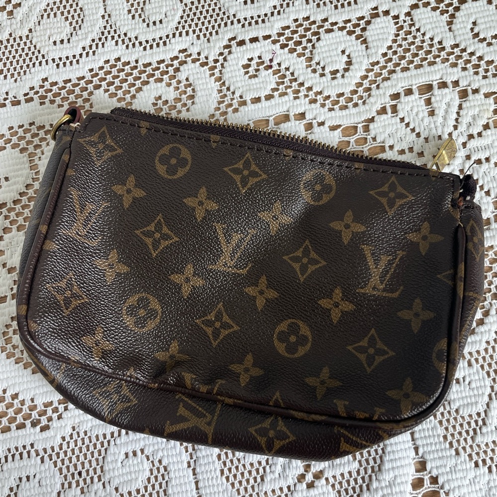 Louis Vuitton wristlet / coin purse
